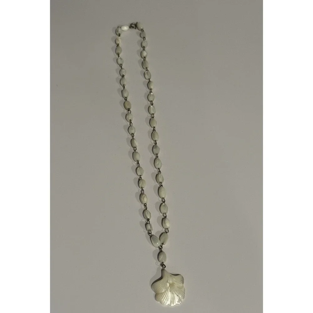 Vintage White Mother of Pearl Ginkgo Leaf Pendant Necklace Beaded 12
